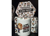 Caneca Malasana Profissões - "Com amor e dedicação, esta Educadora ensina com o Coração" 330ml